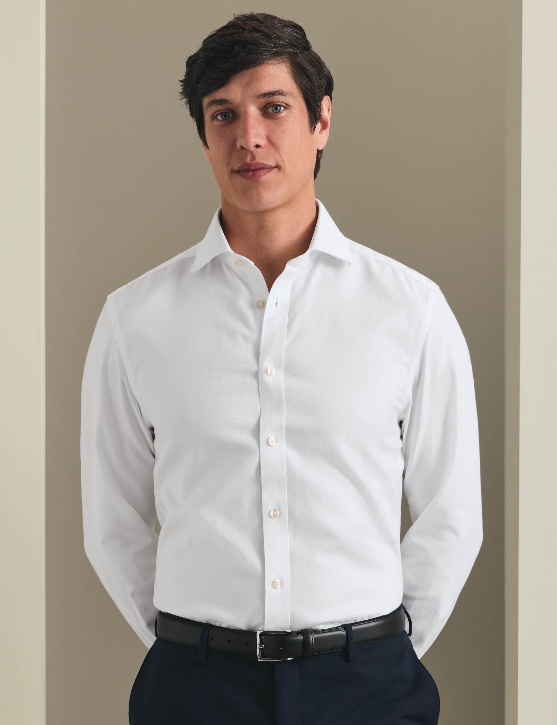 White non-iron herringbone cutaway slim fit shirt